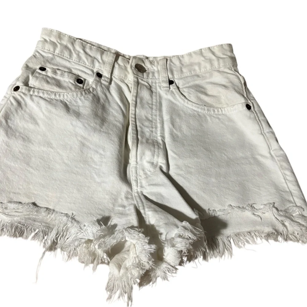 SOLD🛍Bundle sale🛍Zara White Jean Shorts Distressed High-Waisted size 2 - Picture 2 of 8